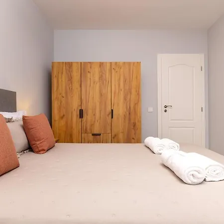 Gorgeous Yanevi 2 Bedroom & Parking Apartment