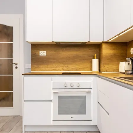 Apartamento Gorgeous Yanevi 2 Bedroom & Parking *