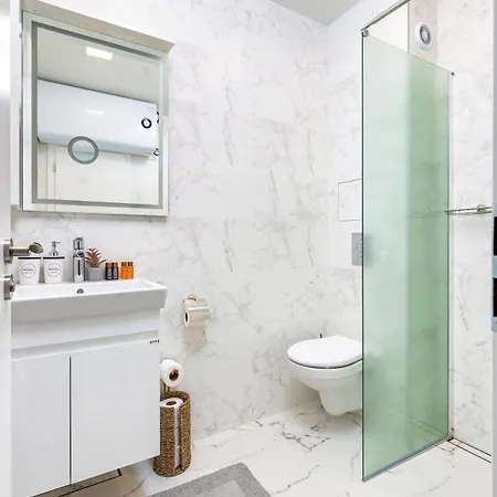 Gorgeous Yanevi 2 Bedroom & Parking Apartamento