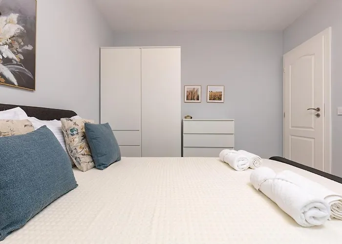 Apartment Gorgeous Yanevi 2 Bedroom & Parking *