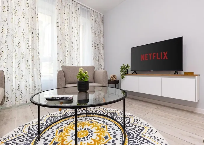 Apartment Gorgeous Yanevi 2 Bedroom & Parking